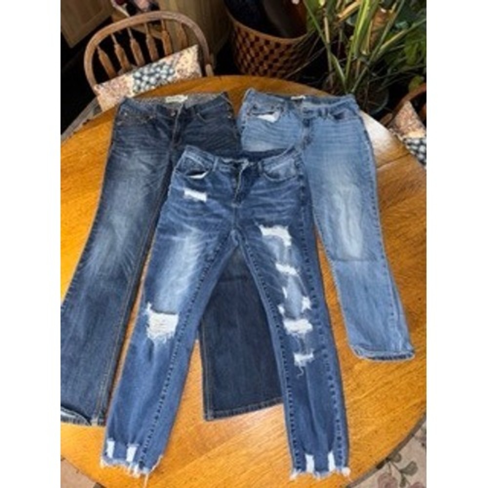 Womens Denim Jeans Bundle Ariat Bootcut Distressed Skinny Light Wash Lot of 3 - Picture 2 of 4